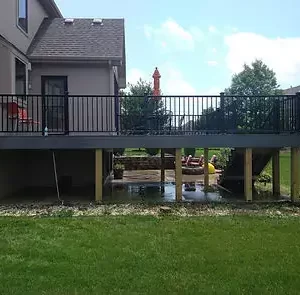 composite-deck-with-aluminum-handrails